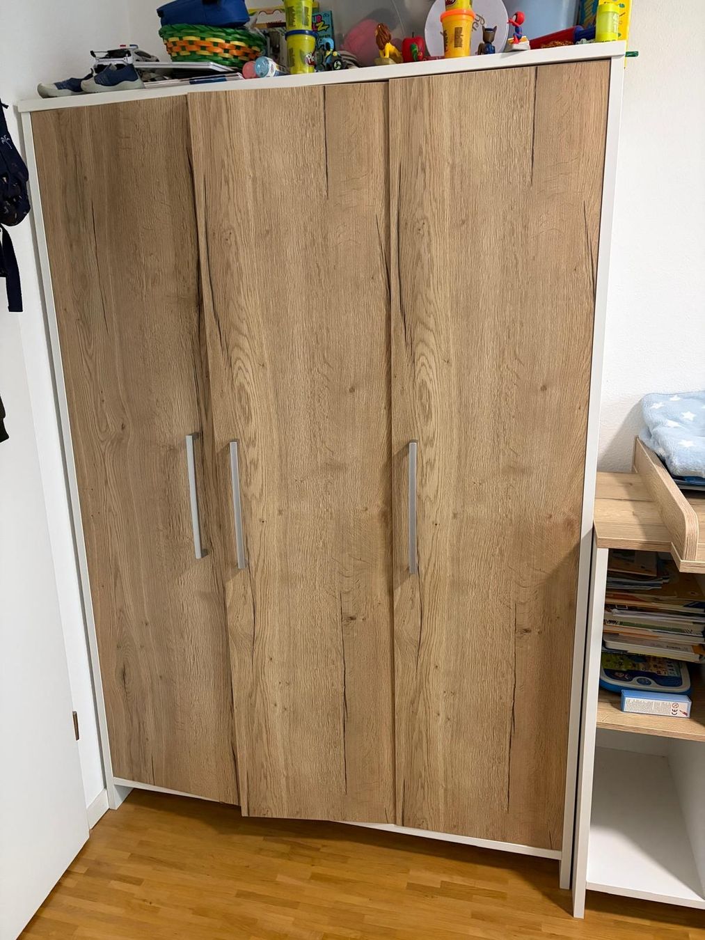 Armoires: Kinderkleiderschrank u. Wickelkommode – D'occasion à Weiningen ZH par FIBI22 2