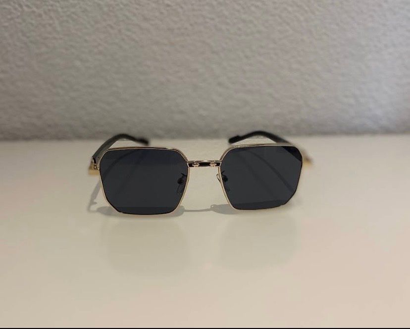 Brillen & Gläser: Elegante Sonnenbrille – Gebraucht aus Sommeri von Gim- 1