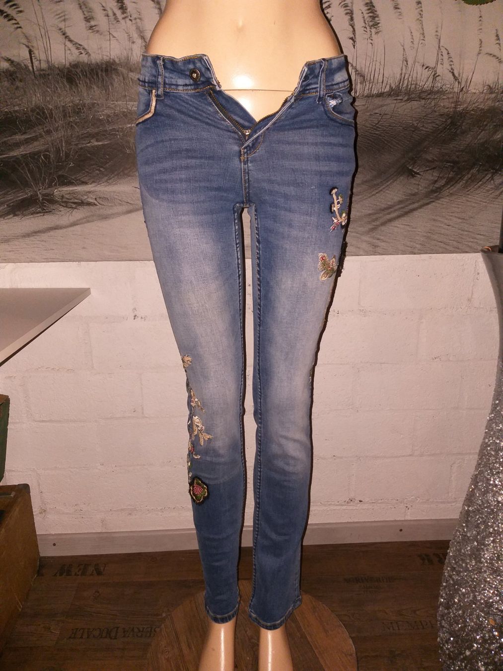 Desigual Jeans: DESIGUAL Exotic Jeans taille / Grosse 24 – Usato da Cossonay-ville venduto da Super-Price-Quality