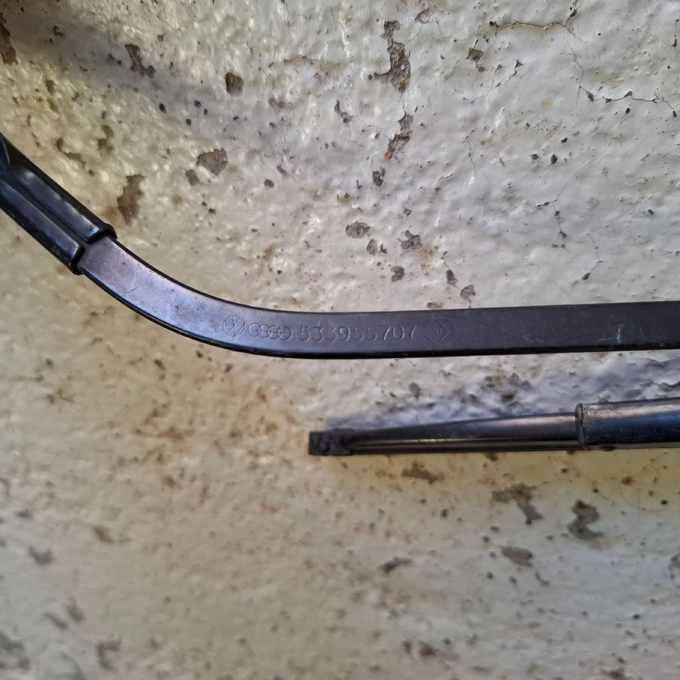 Tutti pezzi di ricambio auto: VW Scirocco 2 Wischermotor komplett mit Gestänge und Armen – Usato da Schlieren venduto da 93min 4