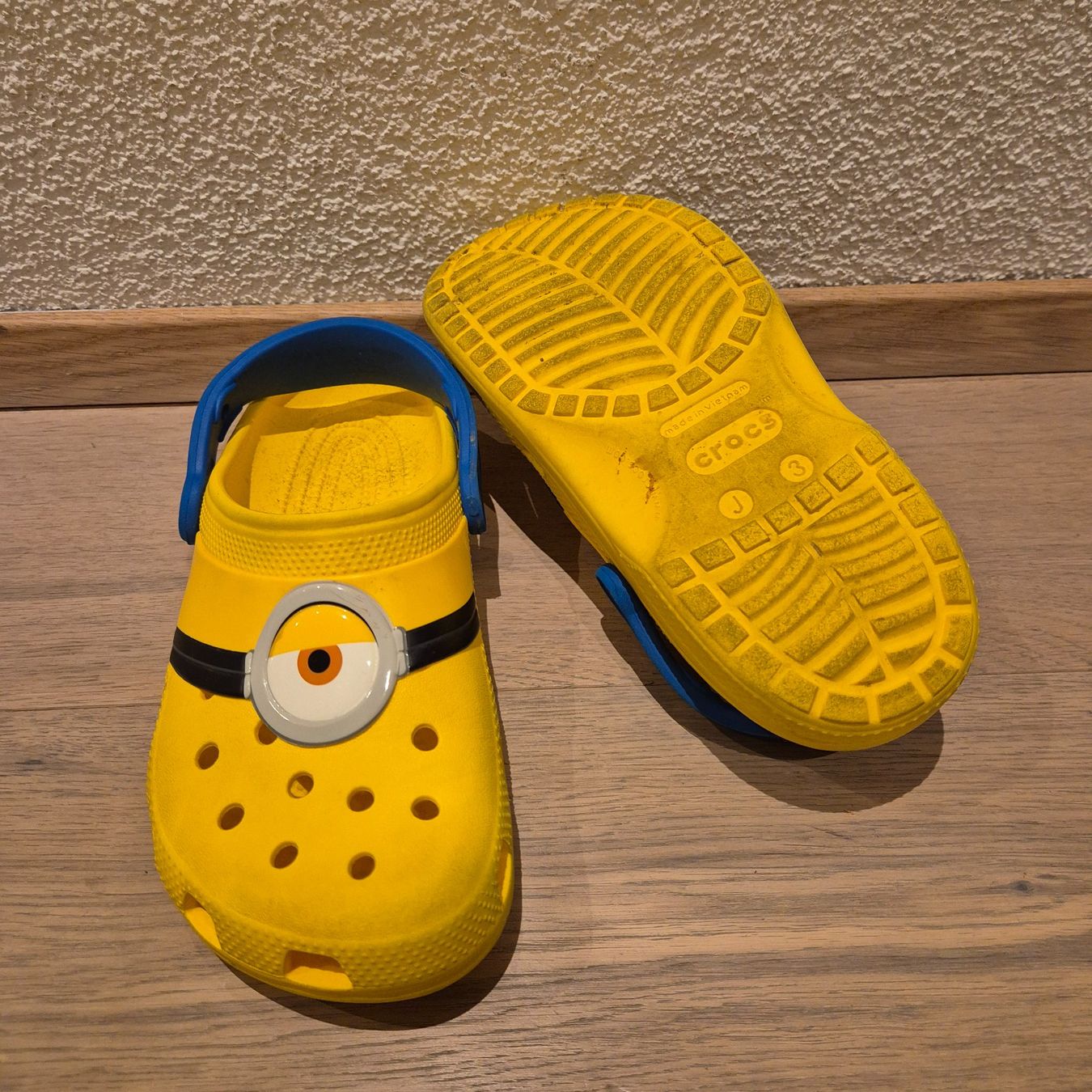 Crocs Scarpe per ragazzi: Minions Crocs J3 ca. Gr. 34-35 – Usato da Steinhausen venduto da Housebabe