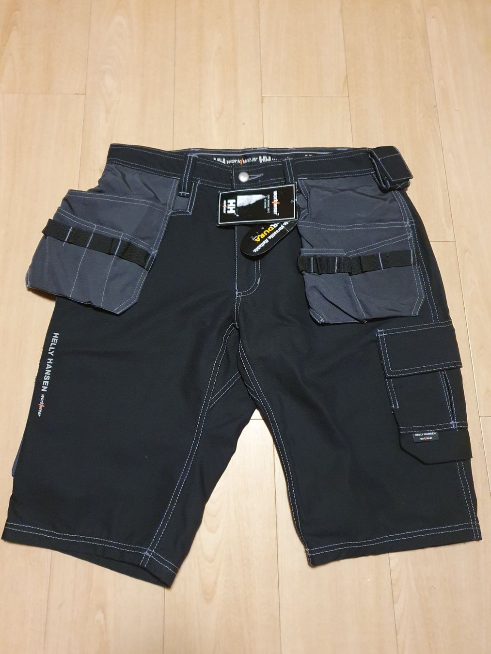 Hosen: Helly Hansen Arbeitshose/SHORT Gr. C52 W36 HH Workout – Neu und originalverpackt aus Val D Illiez von SnowRoof
