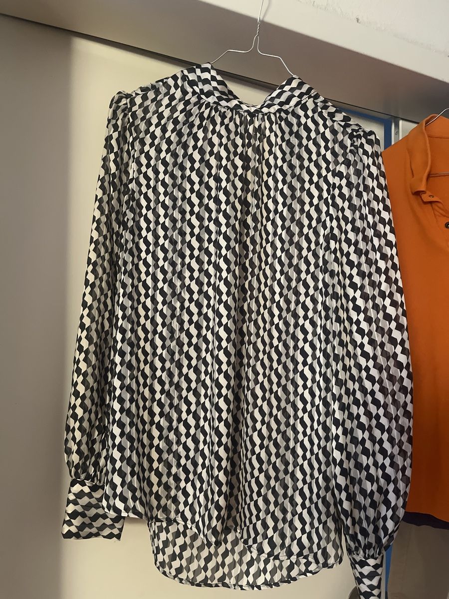 H&M Blusen: H&M chiffon Bluse mit leichtem Stehkragen 36 – Gebraucht aus Zürich von kleinesgrau 1