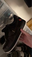 Nike Air Force 1 Sneaker schwarz Stickerei neuwertig
