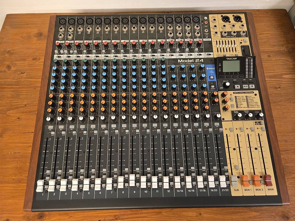 Platines de mixage: Tascam Model 24 – D'occasion à Lamboing par Astaroth6 4