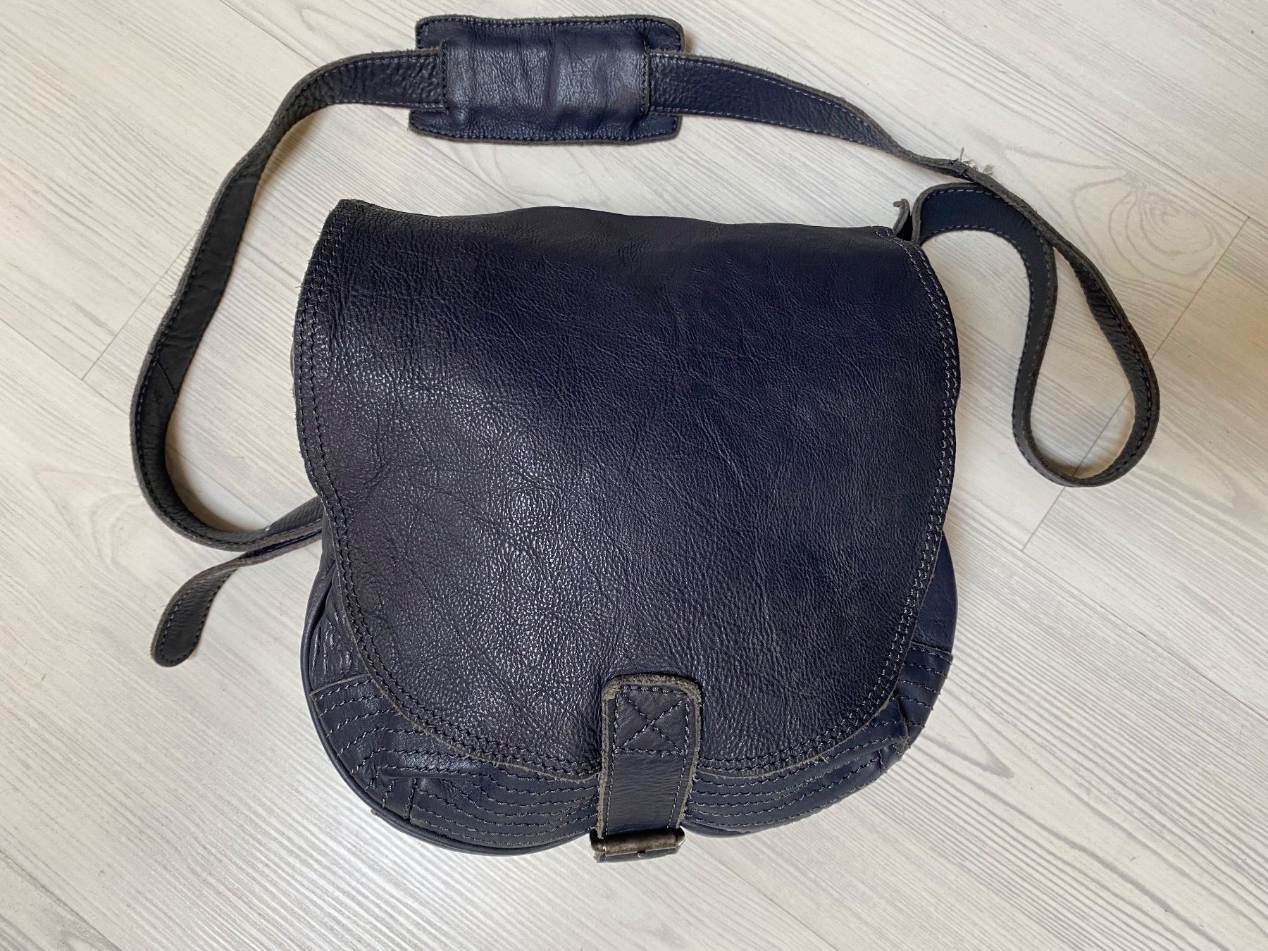 IKKS Taschen für Damen: Blaue Leder-Umhängetasche von IKKS – Gebraucht aus Estavayer-le-Lac von Mimmy02 5