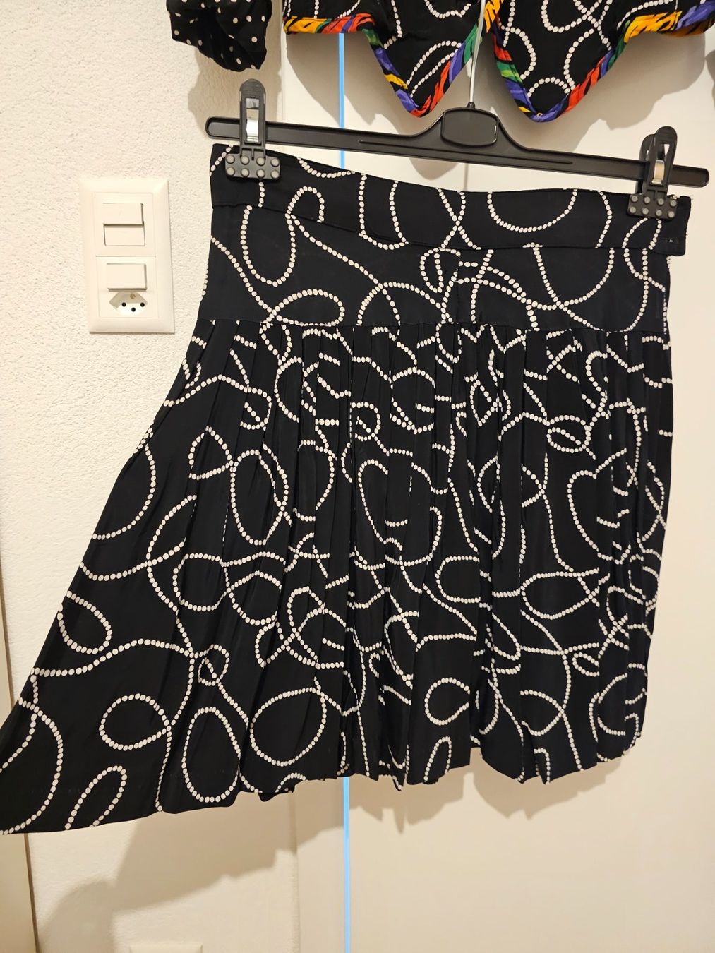 Lotti di vestiti: Ensemble Veste Jupe avec Boutons Multicolores – Usato da Nax venduto da mojy 2