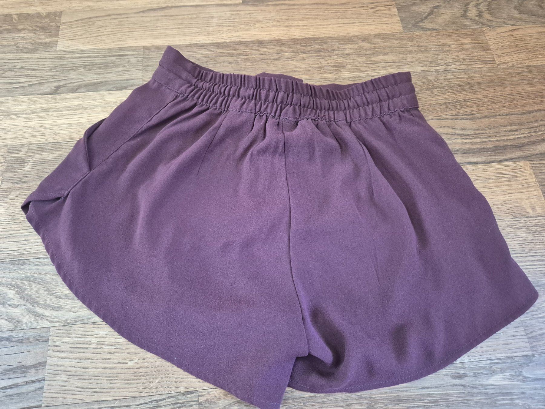 H&M Pantaloni: Purple H&M shorts 36 – Usato da Zürich venduto da monadiederich 1