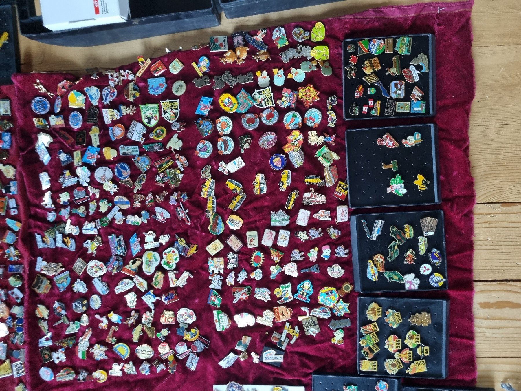 Placchette & Badge: Grosse Sammlung Pins 9 KILO Viele Seltene! – Nuovo (secondo la descrizione) da Trachslau venduto da post35 6