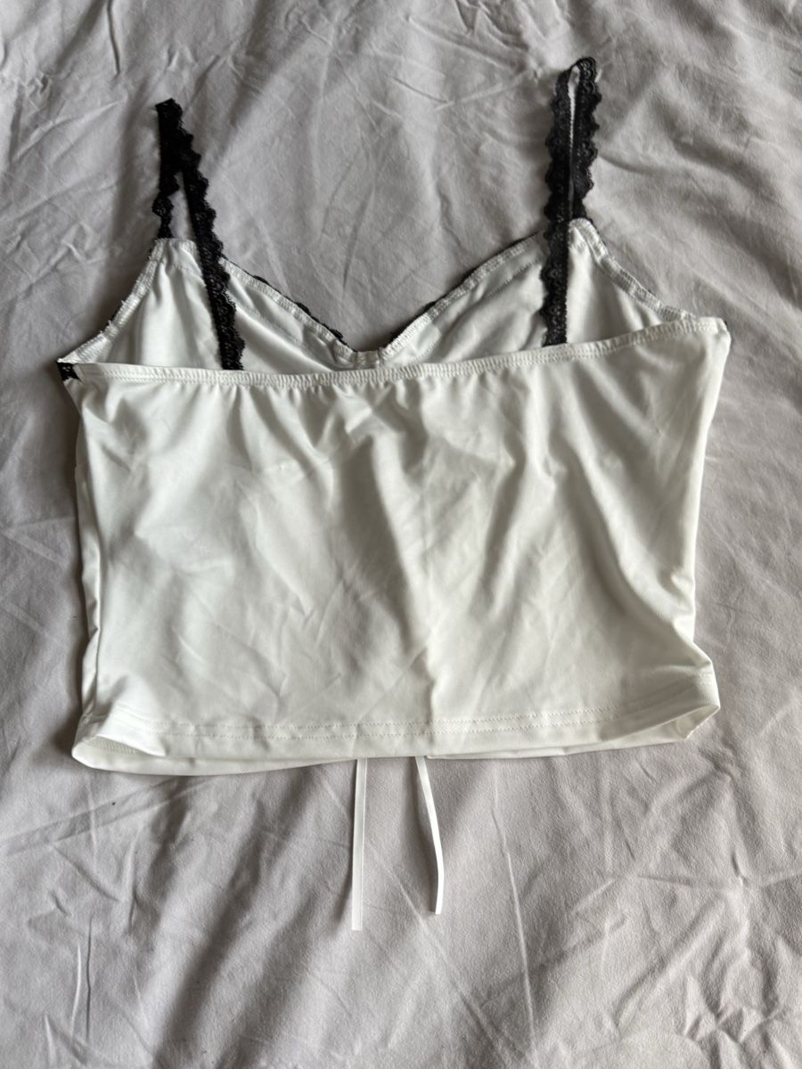 Shein T-shirt: Crop Top SHEIN L – Nuovo (secondo la descrizione) da Biel/Bienne venduto da glaewynnshop 4