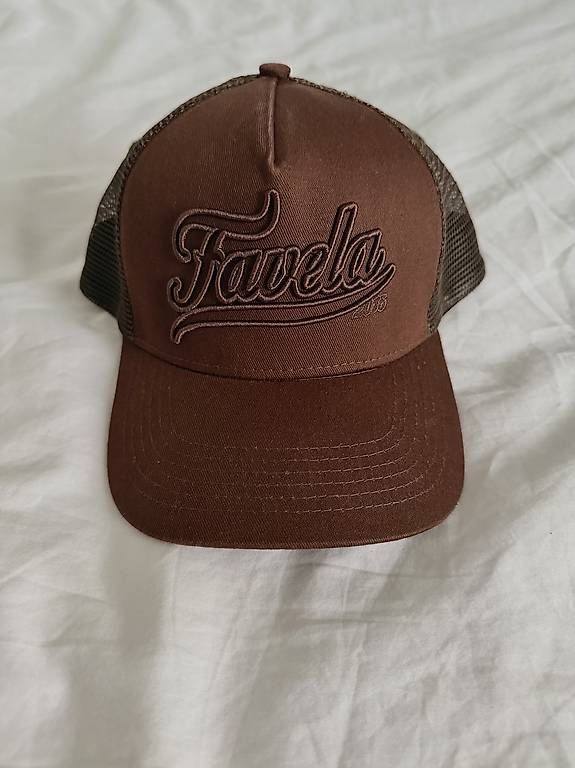 Chapeaux, bonnets & casquettes: favela cap – D'occasion à Hünenberg See par broglisvintage 2