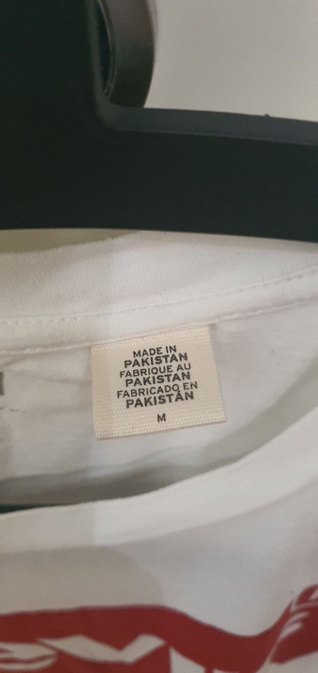 T-shirt: Levis M – Usato da Mels venduto da ricoshop 1