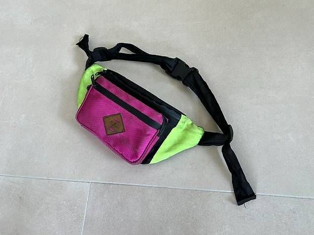 Taschen: Sac banane vintage fluo – Gebraucht aus Fenil-sur-Corsier von hooger.booger
