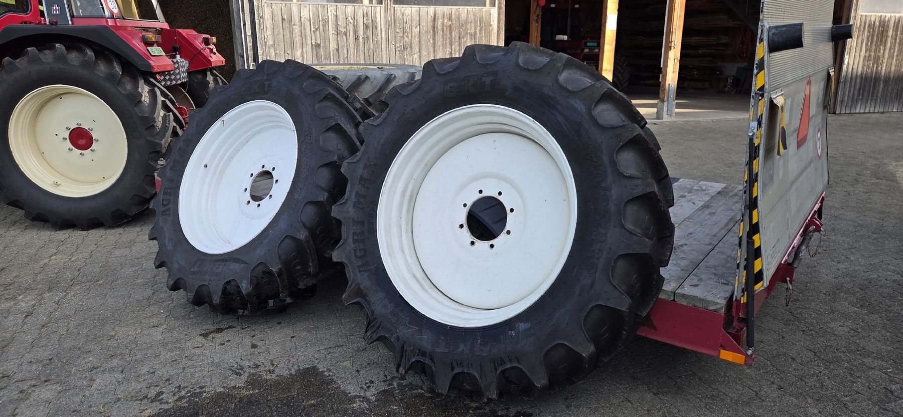Pneumatici & Ruote complete: 2 Kompletträder 420/85 R38 – Usato da Einsiedeln venduto da AdrianBieri98