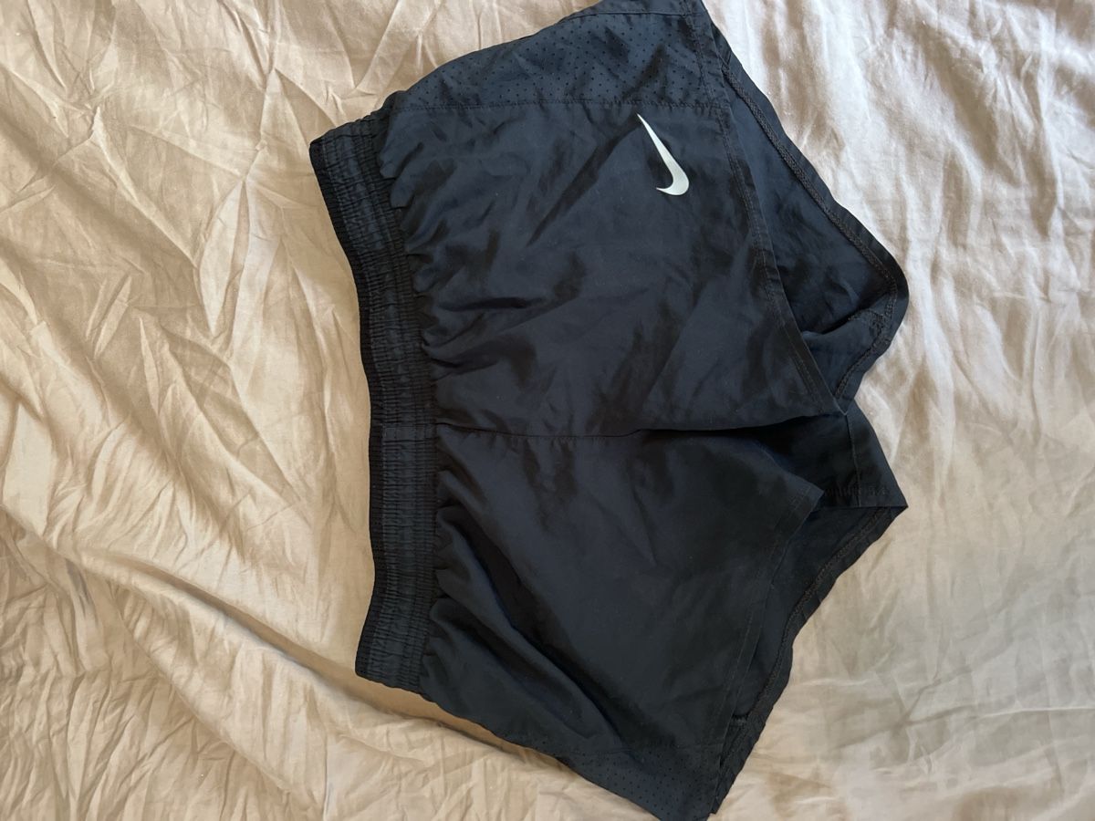Nike Pantaloni: Runningshorts Nike – Usato da Zürich venduto da fla_2552