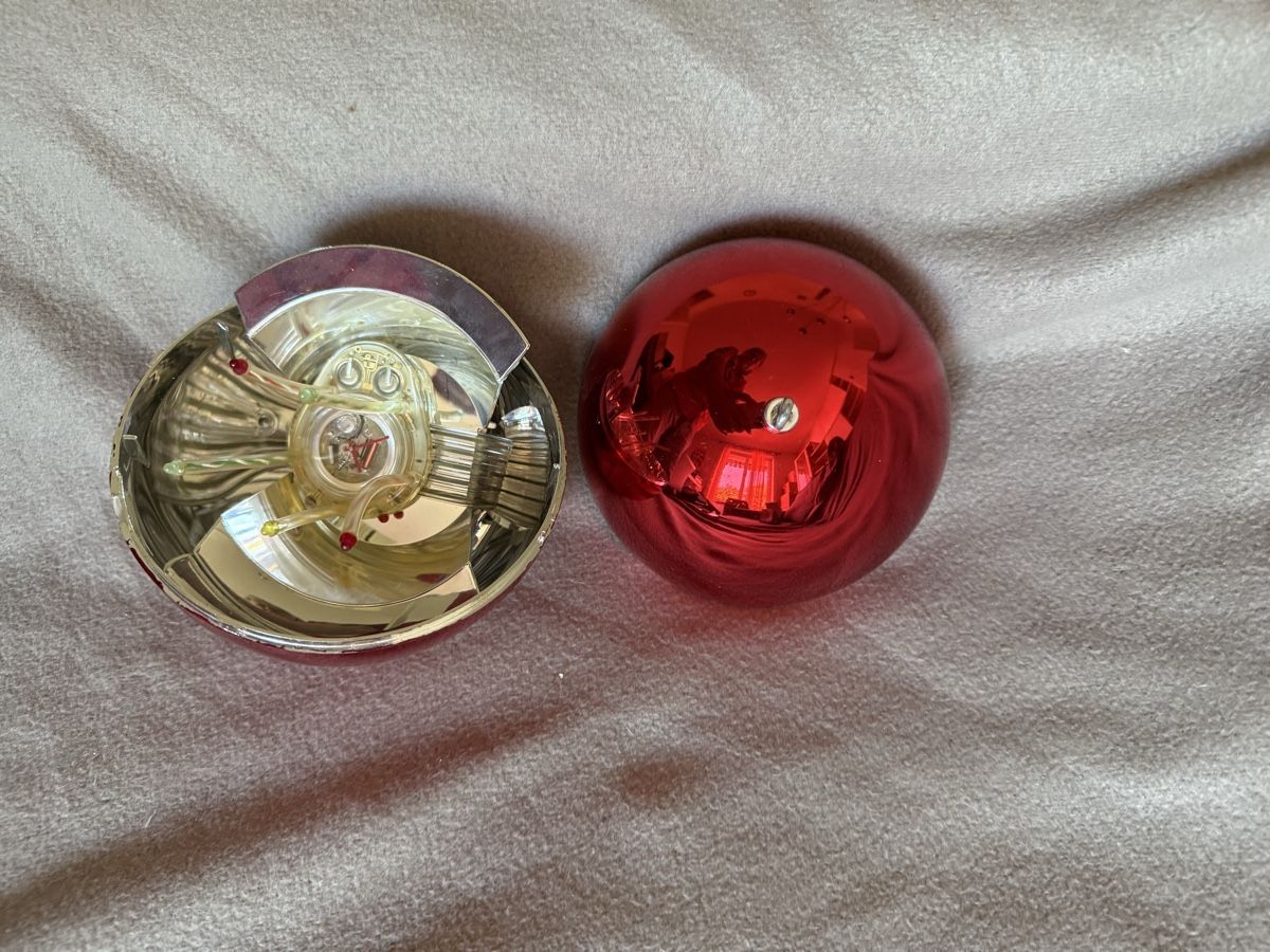 Swatch Uhren: Swatch Light Tree Merry Light Mas Weihnachts Kugel neu – Gebraucht aus Zürich von zue_ng7c 2