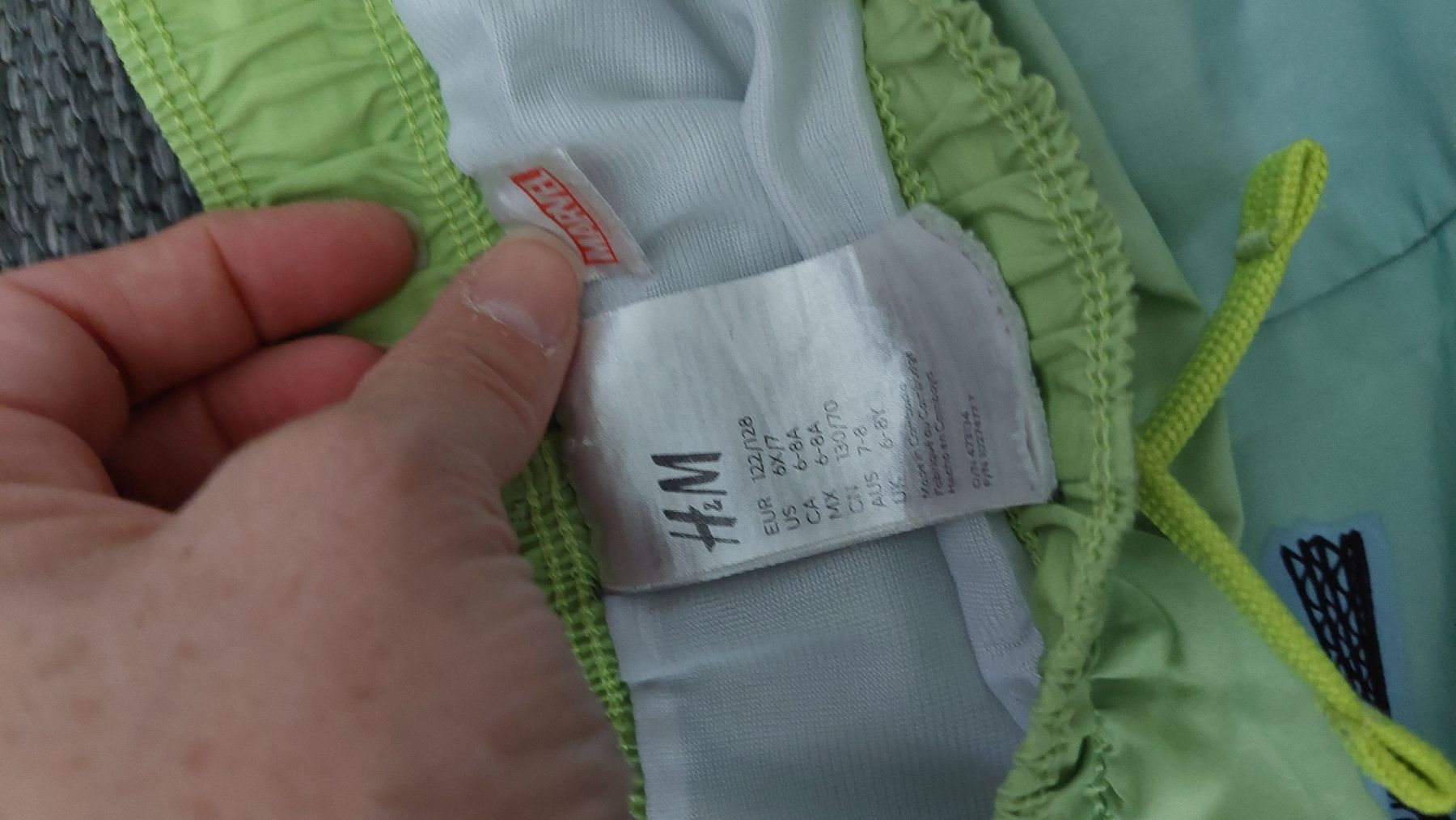 H&M Costumi da bagno: Kinder Badetuch Star Wars mit Badehose und Cap Spiderman – Usato da Egolzwil venduto da mobiledeluxe 2