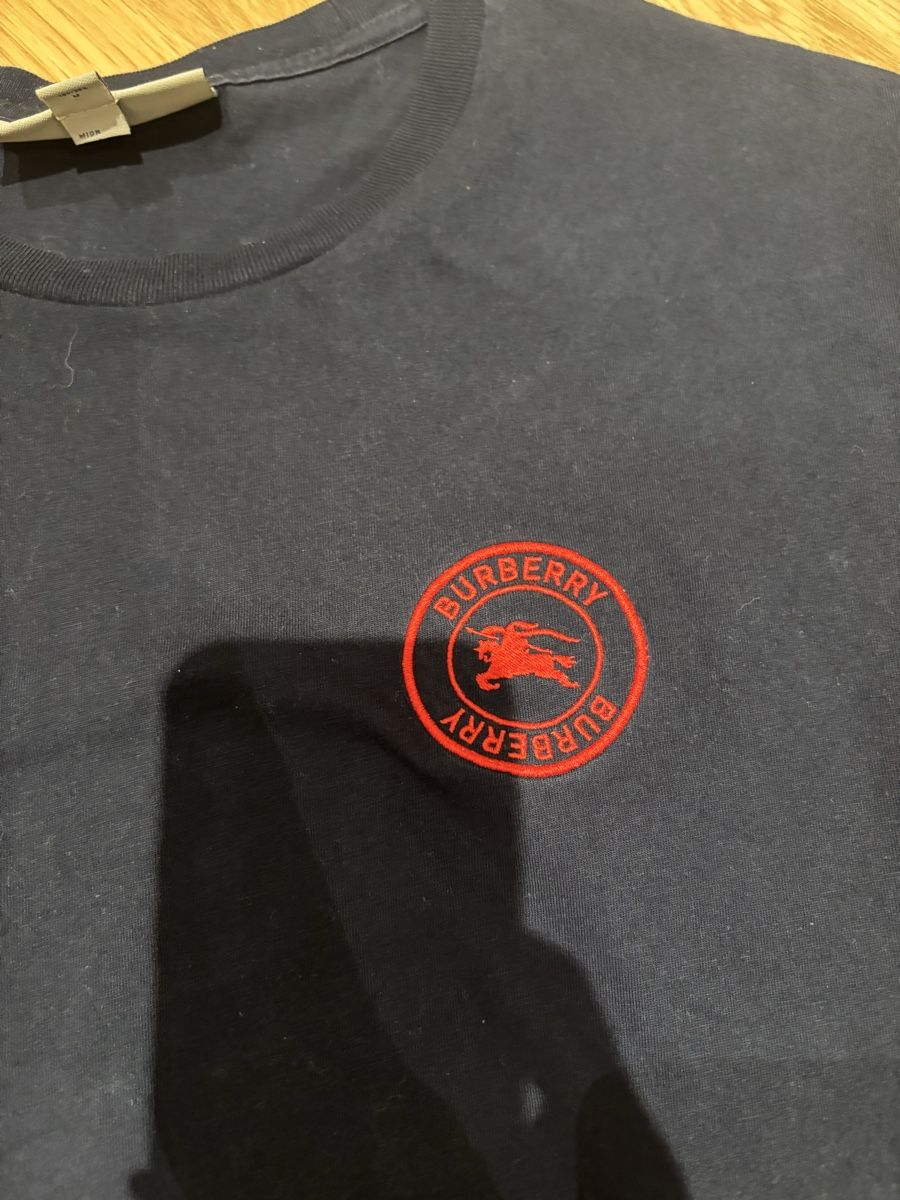 Burberry T-shirt: Burberry T-Shirt Gr. M schwarz – Usato da Frauenkappelen venduto da SSCN01