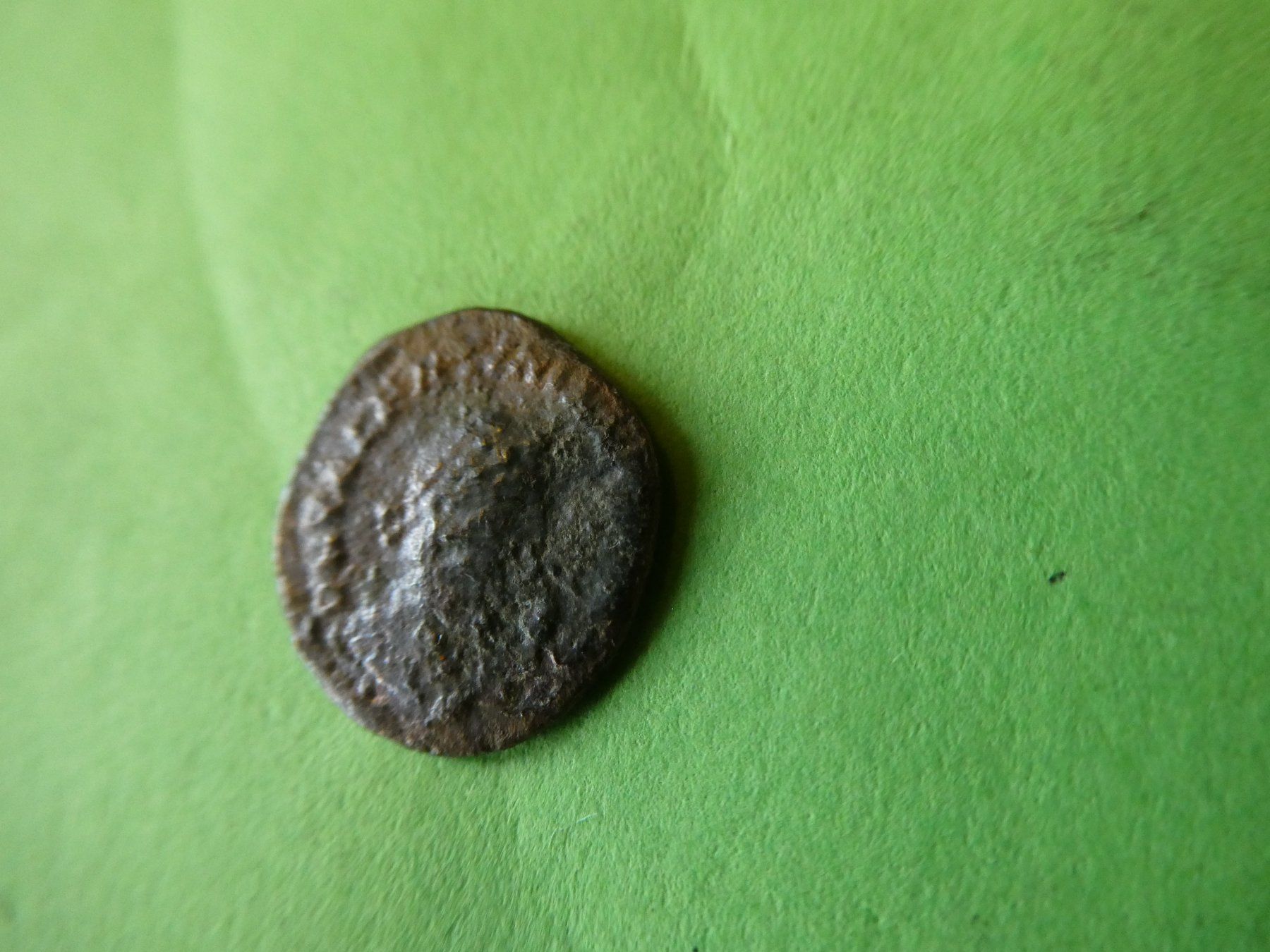 Alle Münzen: uralte Bronzemünze  13 mm     0.92 g – Gebraucht aus Hinterforst von Rohusri 1