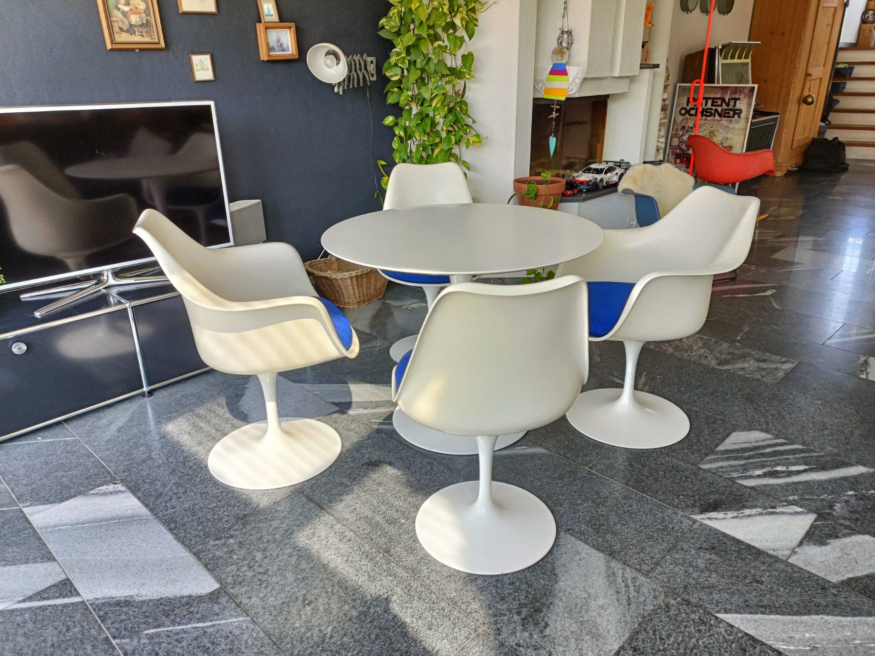 Knoll Set di tavolo e panche: Knoll Saarinen Set – Usato da Schmitten FR venduto da oldtimer82 1
