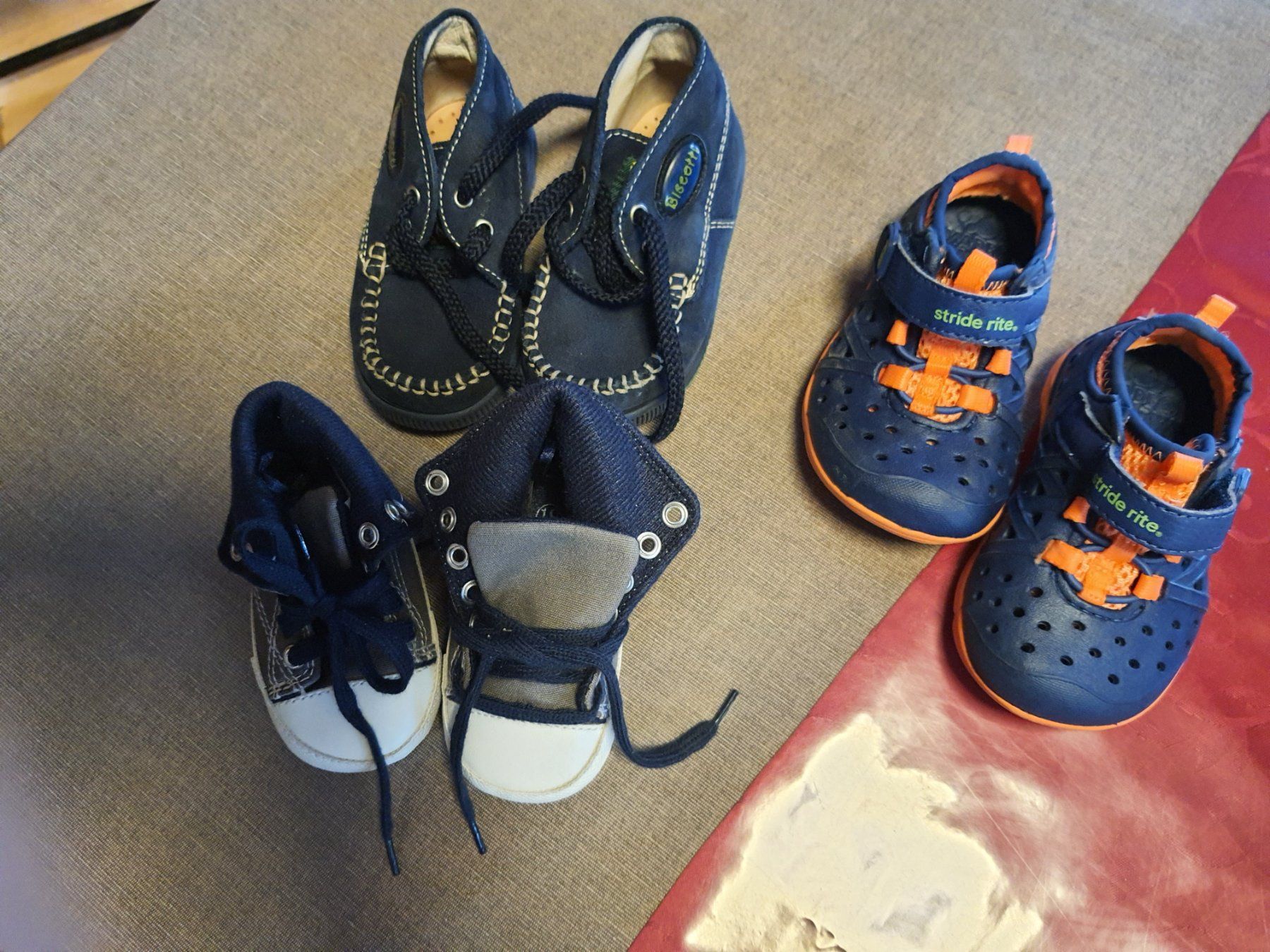 Scarpe per ragazzi: lot de chaussures pour bébé 18-19 – Usato da Montmollin venduto da islachat