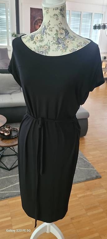 Vestiti: Kleid Bruno Banani Gr.40 – Usato da Oberaach venduto da Svea11 3