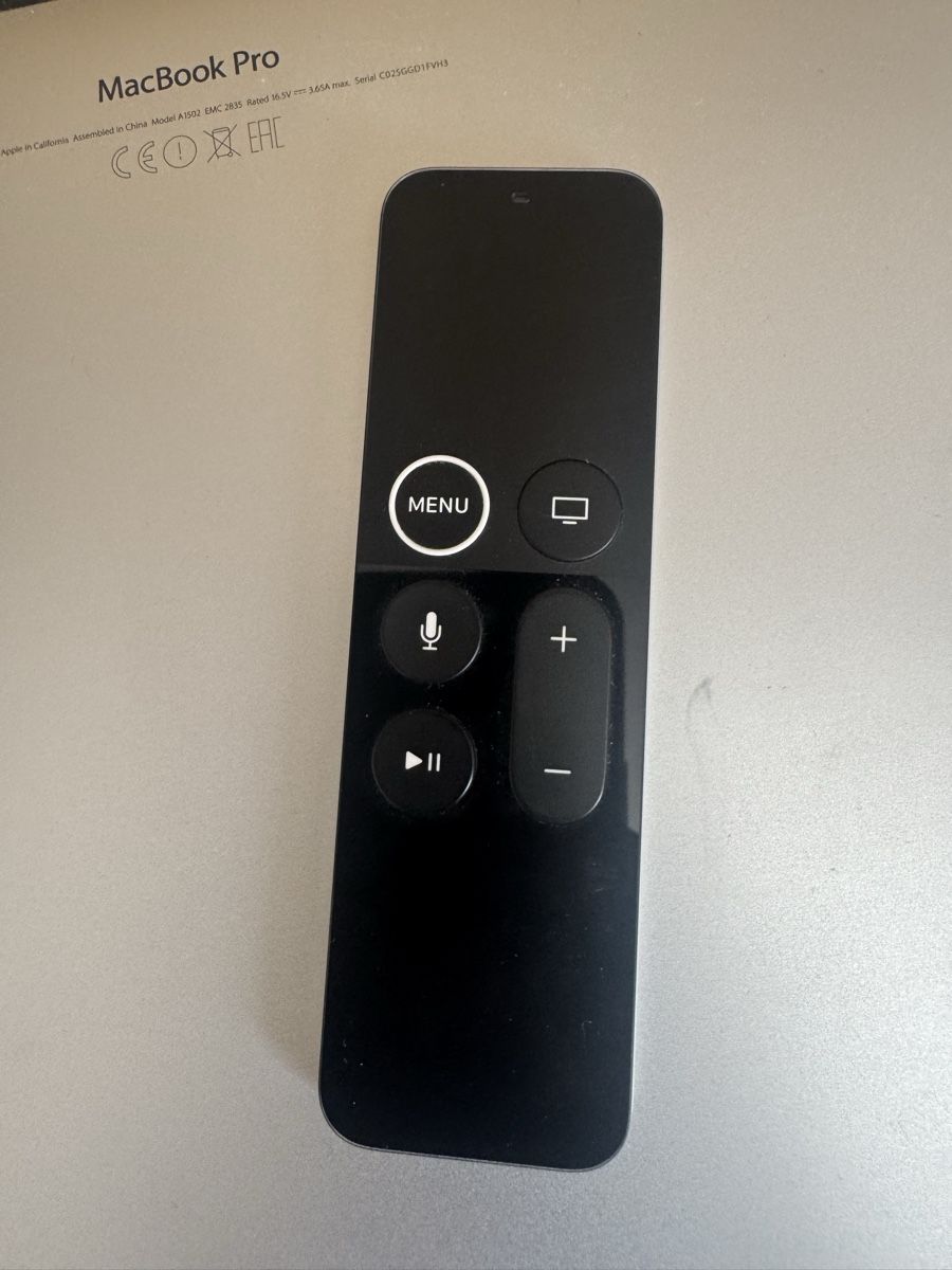 Apple Telecomandi: Télécommande Apple TV Remote en bon état de marche – Usato da Biel/Bienne venduto da Baol1