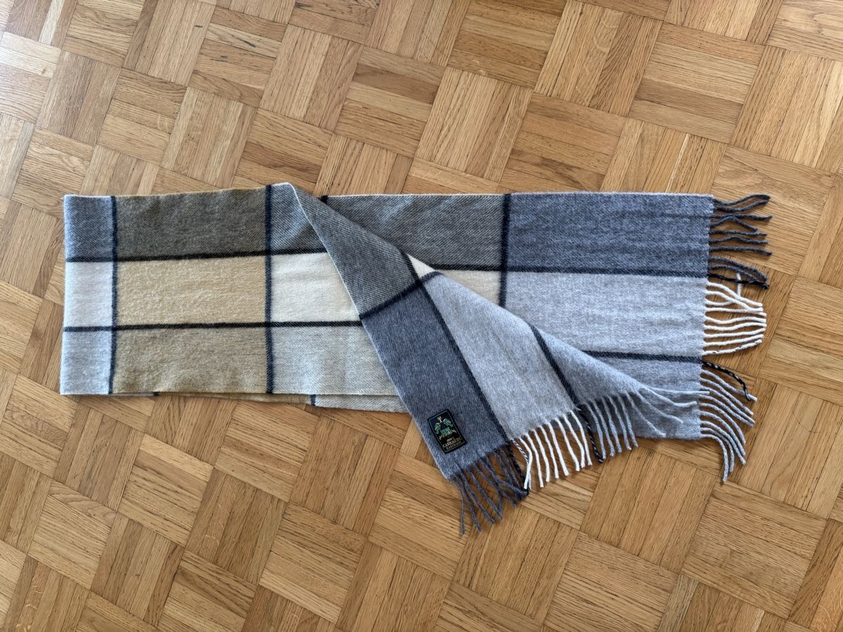 Foulards, Tücher & Schals: Cashmere Scarf Grey/Yellow – Gebraucht aus Fällanden von emi_x6xw