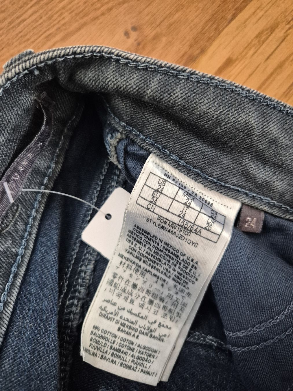 Guess Jeans: Guess Jeans, grau – Nuovo (secondo la descrizione) da Feusisberg venduto da cts_55rn 2