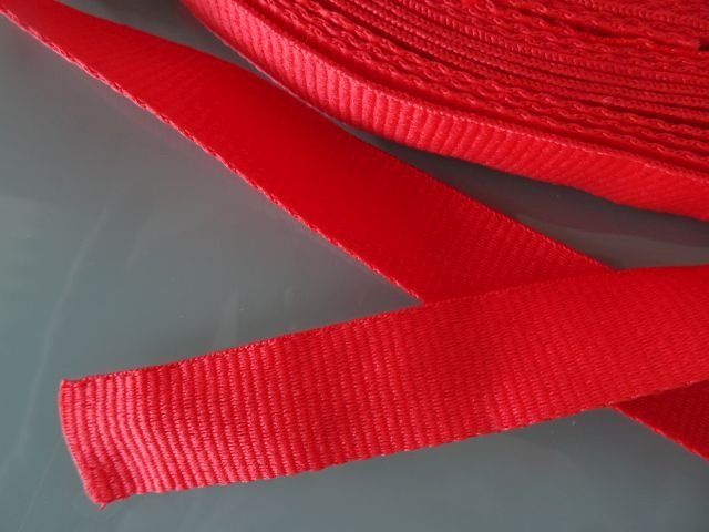 Nastri decorativi: Basteln. 39 rote Bänder à 80cm lang, 2cm breit – Usato da Berikon venduto da Ponderoso 2
