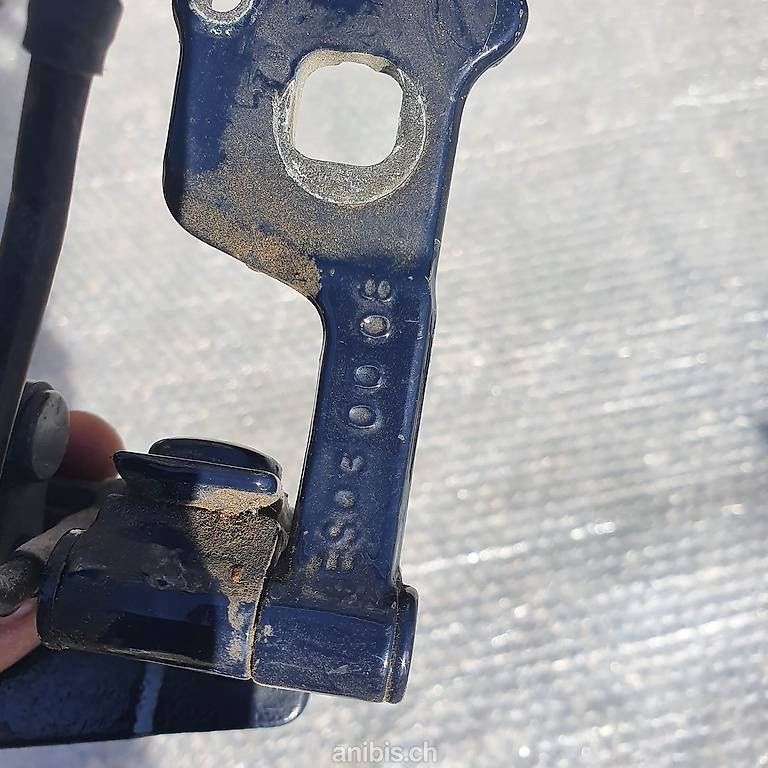 BMW Tutti pezzi di ricambio auto: Charnière de hayon coffre | BMW 3 E46 Touring break – Usato da Denges venduto da Ricautomotive 4