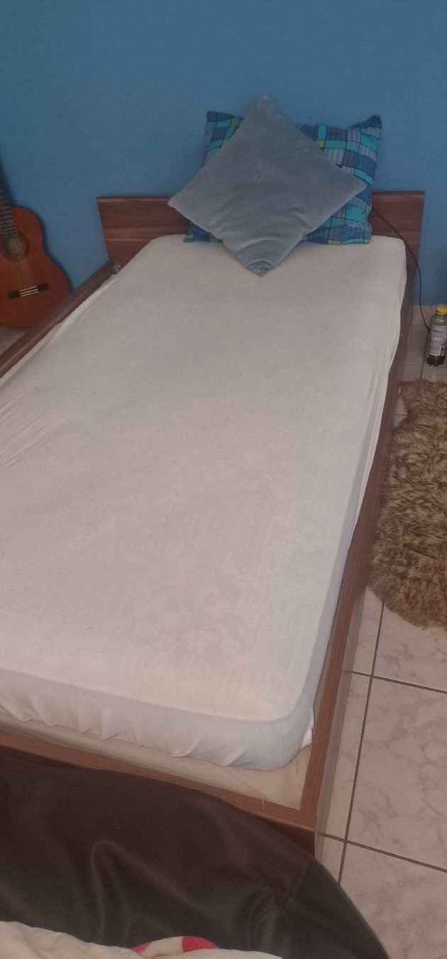 Letti: Single Wooden Bed Frame - Great Condition . – Usato da fislisbach venduto da Rukhsana 2