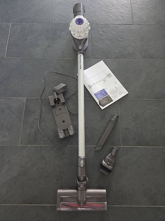 Aspirateurs & Accessoires: Dyson V6 Cord-Free Staubsauger – D'occasion à Münchenbuchsee par Sape1