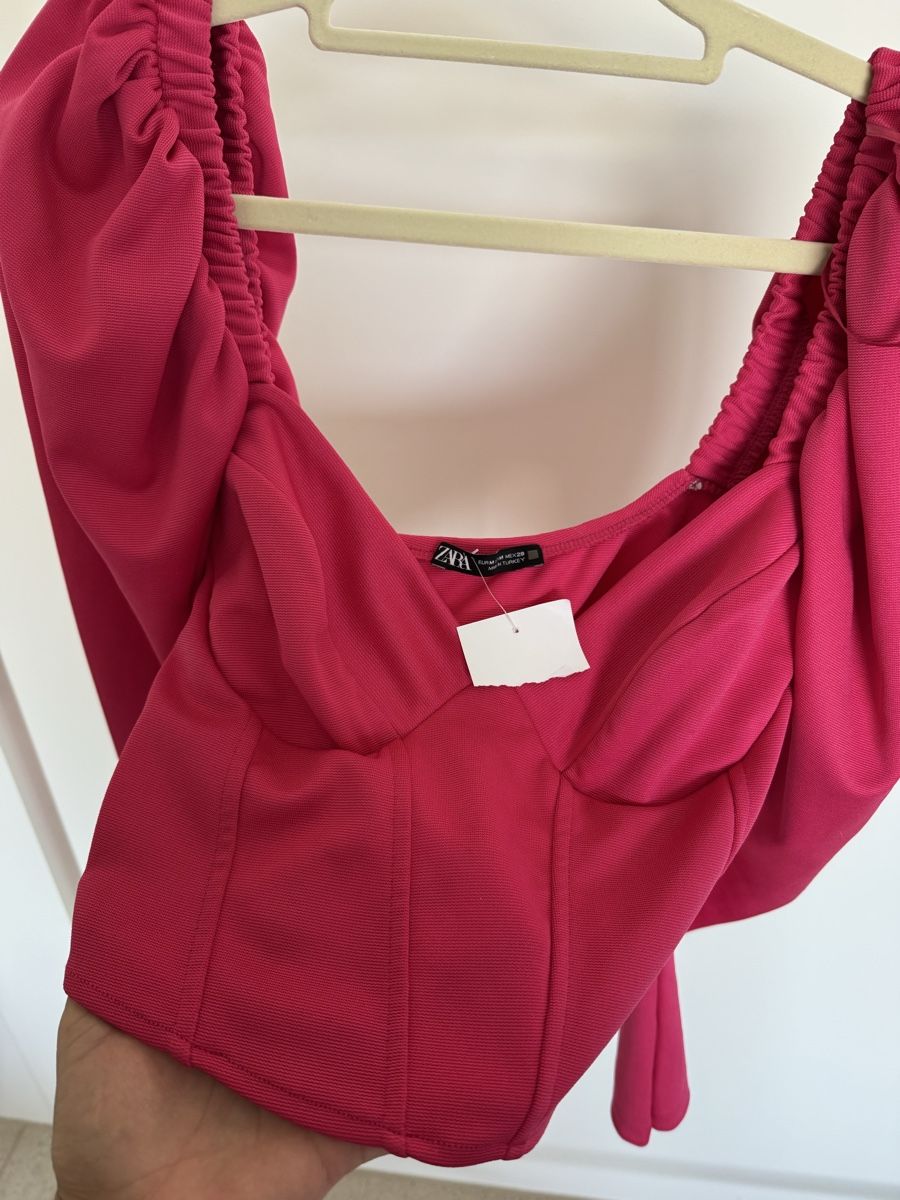 Zara Top: Zara Crop Top Pink mit Puffärmel – Nuovo (secondo la descrizione) da Zürich venduto da di_archive 4