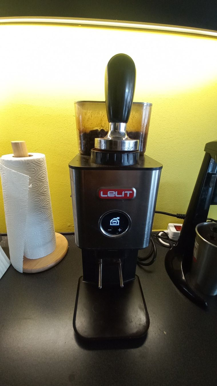 Kaffeemaschinen & Espressomaschinen: Profi Espressomaschine / Kaffeemühle / Milchschäumer – Gebraucht aus Zürich von ver_5cjl 2