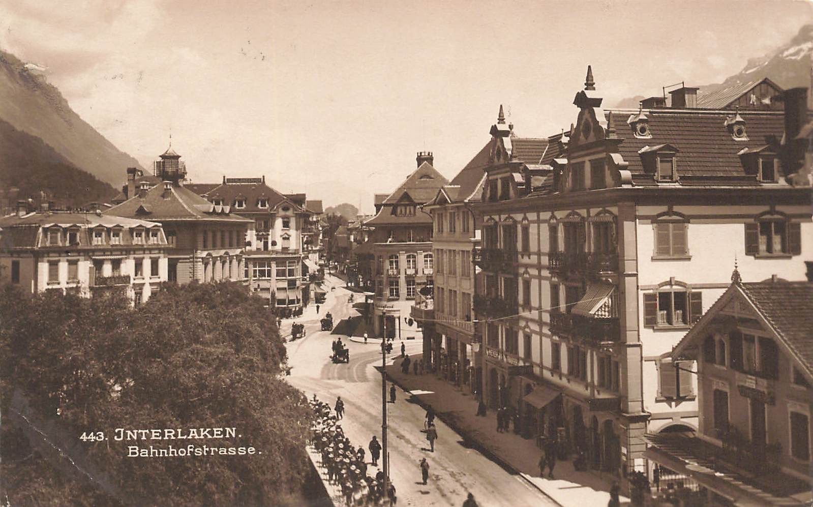 Cartoline postali: Interlaken BE Bahnhofstrasse belebt – Usato da Biasca venduto da Blenio71