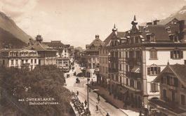 Interlaken BE Bahnhofstrasse belebt