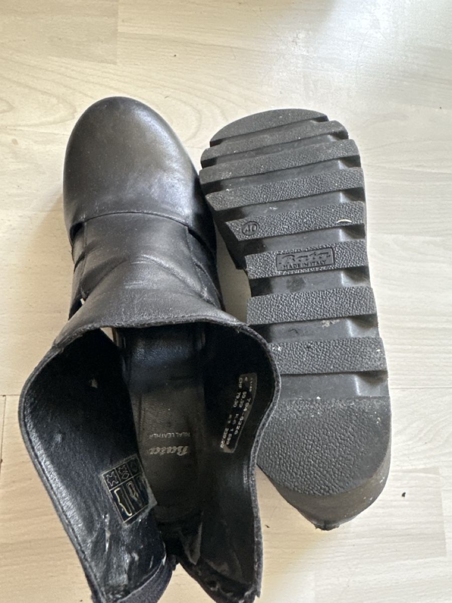 Scarpe da donna: Schwarze Bata Leder Schuhe Grösse 40 mit Reissverschluss – Nuovo (secondo la descrizione) da Gersau venduto da Second-Hand-Shop 1