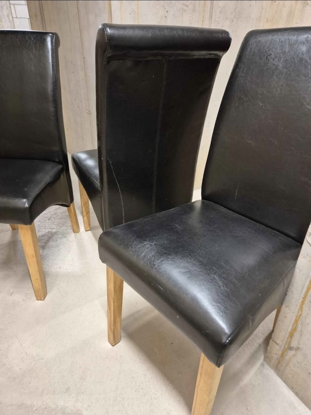 Set di tavolo e panche: 4 Esszimmerstühle aus leder – Nuovo (secondo la descrizione) da Basel venduto da ZerefQ 2