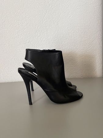 Bottines ouvertes en cuir Steve Madden noirs, taille 38