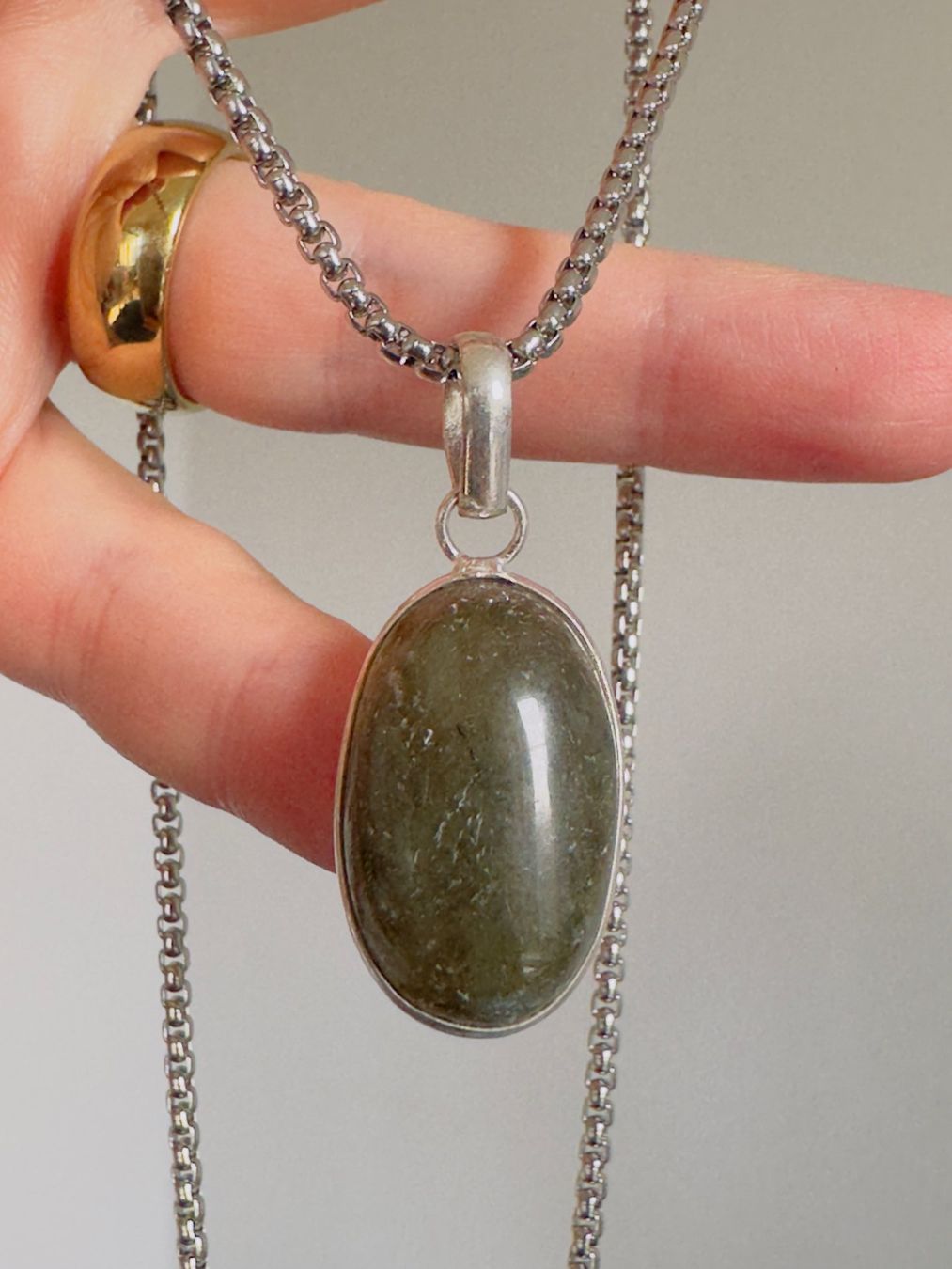 Ketten: Fashionable labradorite necklace – Neu und originalverpackt aus Genève von AGBERG 9