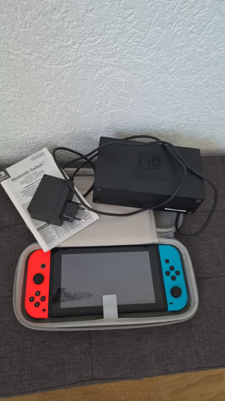 Nintendo Console: Console Nintendo Switch avec jeux et accessoires – Usato da Bex venduto da Boxy03 1