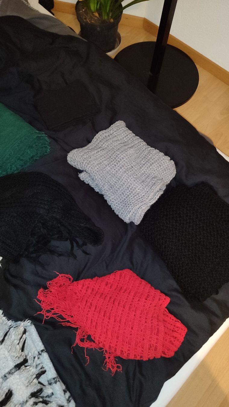 Globus Foulards, Tücher & Schals: Schal diverse Farben Set: 8 Stk – Neu (gemäss Beschreibung) aus Zürich von nic_xm7s 2