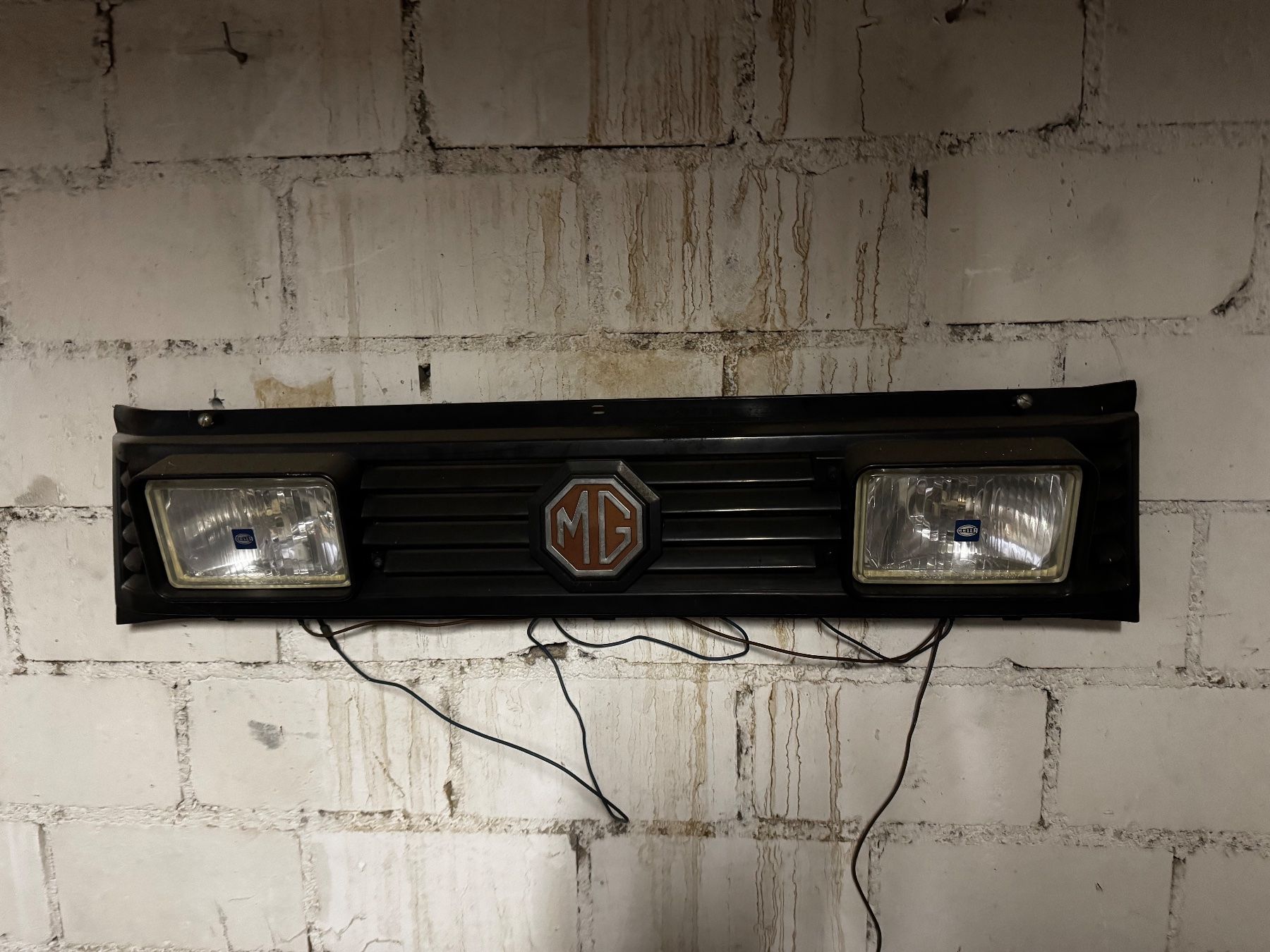 MG Tutti pezzi di ricambio auto: MG Metro Turbo Grill mit Nebelscheinwerfer – Usato da Bözberg venduto da sir_newfield01 1