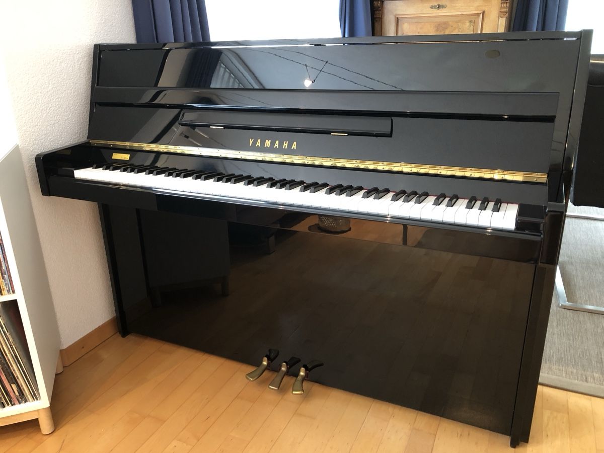 Yamaha Musikinstrumente: Klavier Yamaha M108 schwarz – Gebraucht aus Feuerthalen von marcocoiro