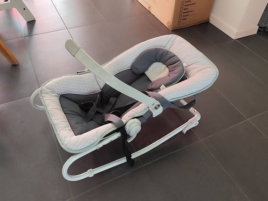 Chaises hautes: Chaise berçante pour enfant – D'occasion à La Tour-de-Trême par tur_9vtf
