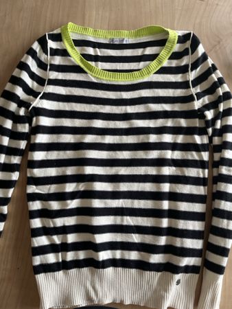 Pulli mit Streifen, Grösse M – Top Zustand!