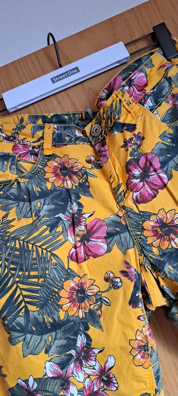 Pantalons: Street One Shorts Gr.38 – D'occasion à Thalheim AG par Bekuadma 1