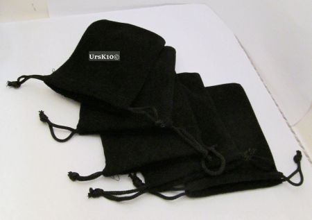 NEU  5 Stück schwarze Schmuckbeutel aus Samt 7x9cm