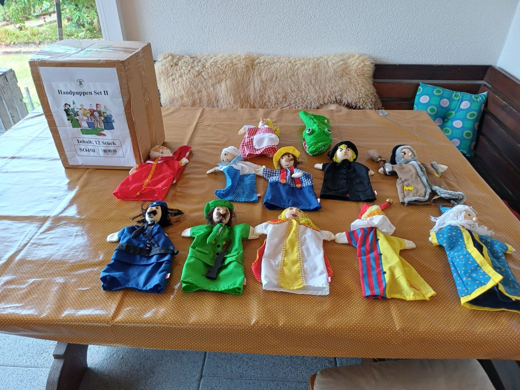 Jouets: Kasperlibühne und Figuren – D'occasion à Spiez par zturieowpq 2